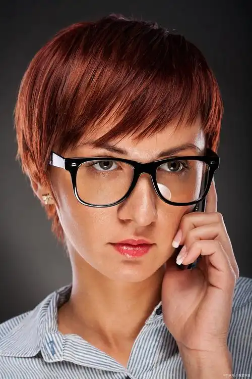 眼镜新风尚!你的脸型适合哪款?超美样式等你解锁!