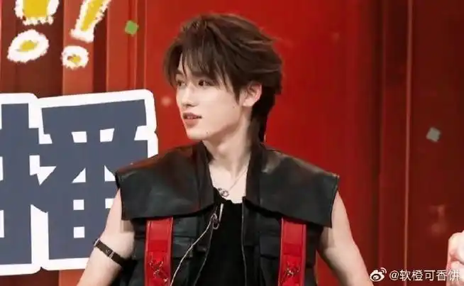 宋亚轩机车造型