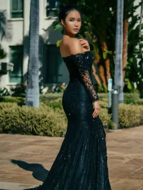 女明星欧阳春晓自曝体重120斤但看上去身材绝了穿衣火辣