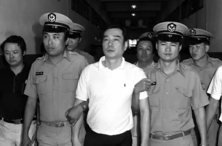 不同程度的影响,台湾开始了"一清专案"扫黑行动,陈启礼和吴敦先后被捕