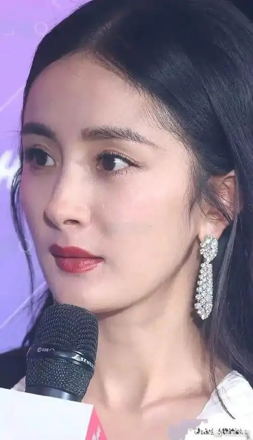 杨幂生图无美颜无滤镜