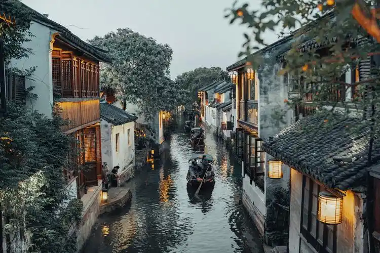 如果要对这种意境选择一种投射物,非江南水乡莫属