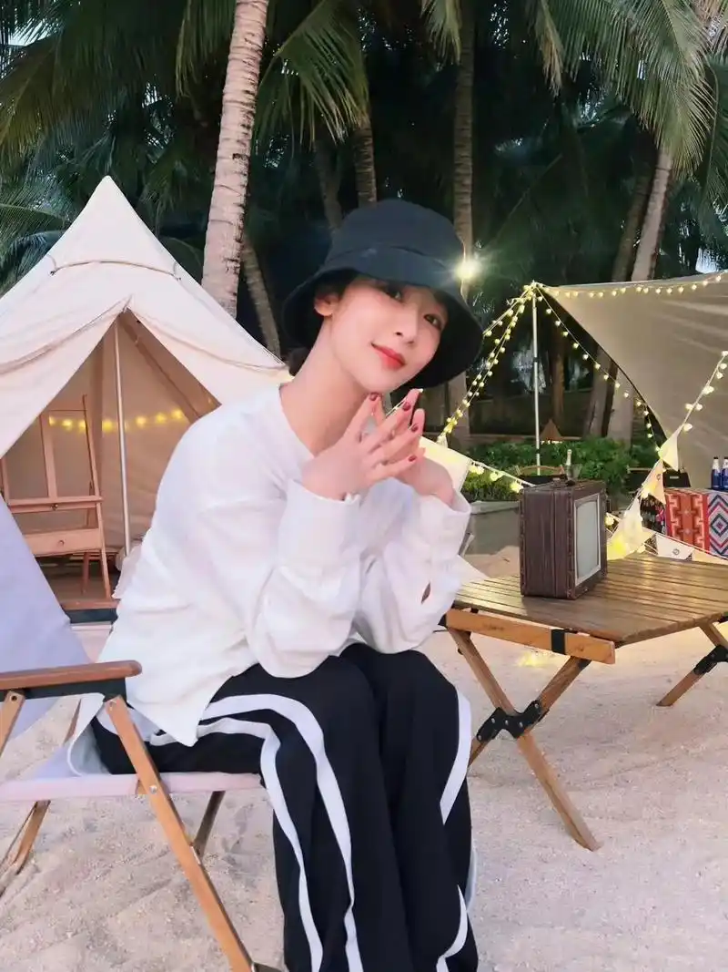 杨紫 #杨紫照片 @杨紫 海边日落氛围感生活照 - 抖音