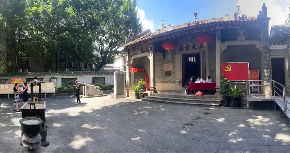 云山支行团总支举行"听党话,跟党走"主题红色文化景点参观活动