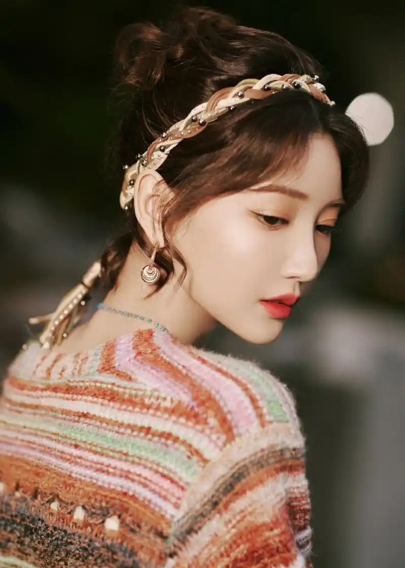 毛晓彤高清壁纸头像(九十九)[鞭炮]