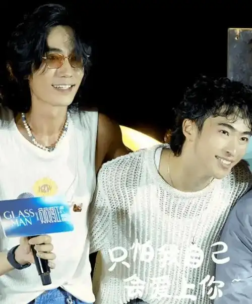 伊能静庾澄庆视频同框,祝福儿子恩利初舞台,温馨又感人