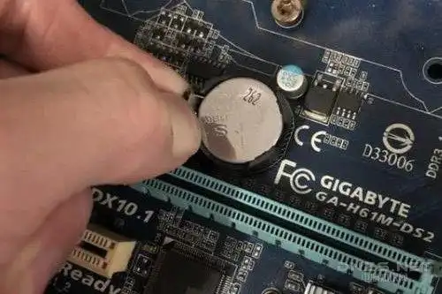 电脑主板纽扣电池更换安装的图文教程