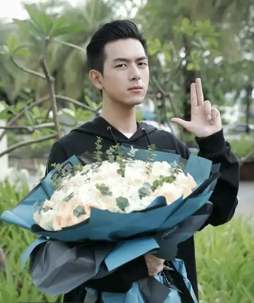 怀念那个有韩商言的夏天95#亲爱的热爱的  #韩商言  #演员李现