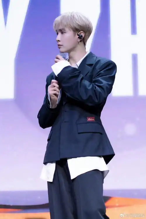 张艺兴的紫色明信片##张艺兴