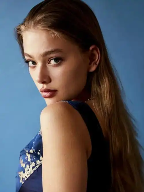 回顾大批英国美女涌入中国这是为什么