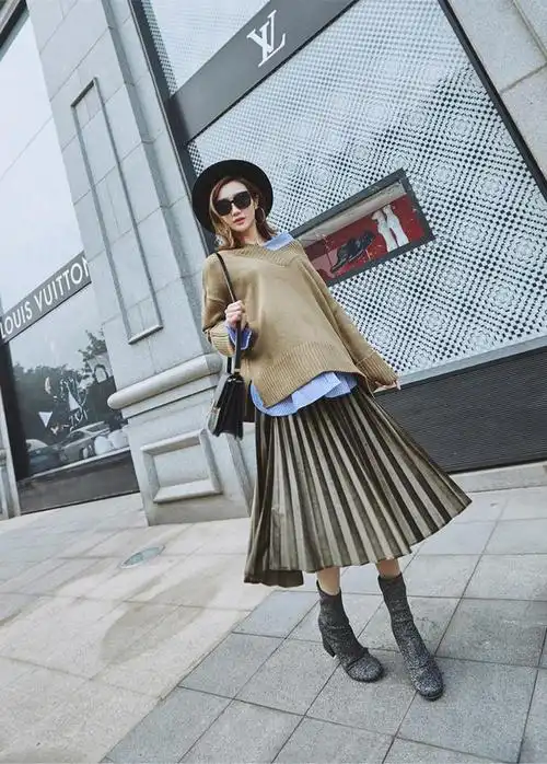 学会几种半身百褶裙的搭配,轻松穿出女神范!