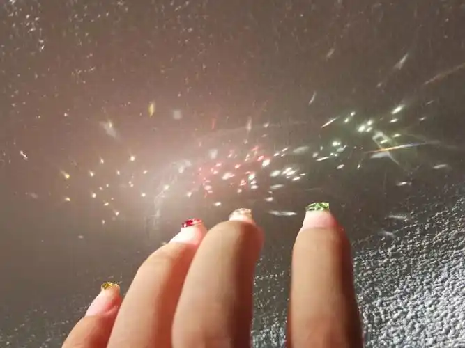 有点有趣用指尖放一场烟花
