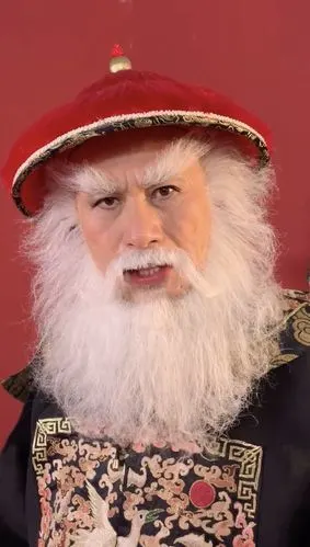 徐锦江穿鳌拜装 给网友送硬核祝福了__凤凰网