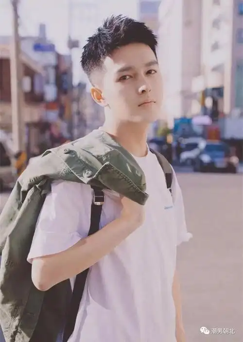 两边推短中间不动19年男生发型这样剪太帅了