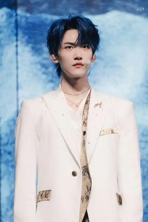 周柯宇超话73#周柯宇0424毕业快乐#梦回july@into1-周柯宇