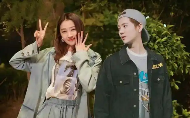 曝某一线男顶流私生活混乱有女友还乱玩鹿晗黄子韬集体躺枪