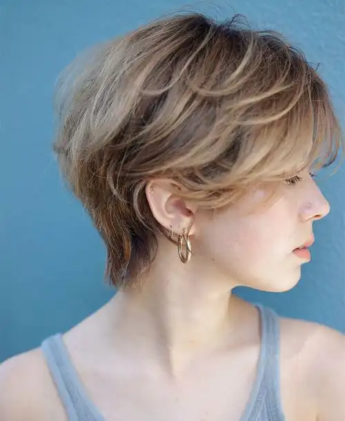 露耳超短发
