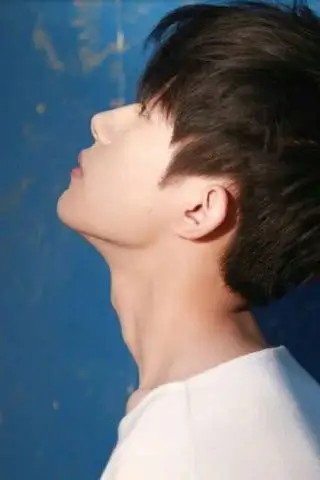 同样都是"喉结杀",易烊千玺根本不算啥,看到蔡徐坤真的爱了!