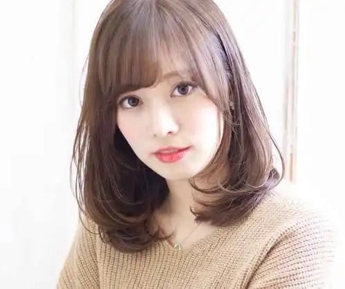 40岁女人不要选择这四种发型,不仅显老还很土气,中长发才会好看