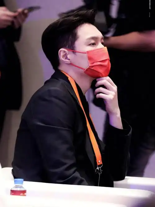 张艺兴2021年中国网络媒体论坛