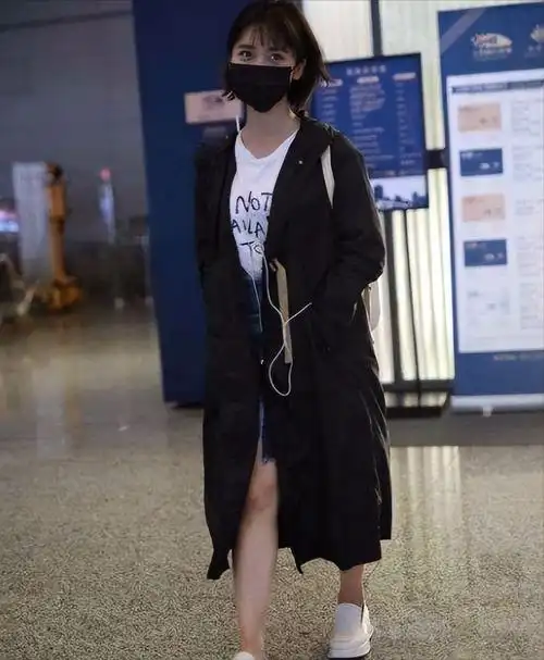 小腿对比起其他女星也显得略微"粗壮"了一些.