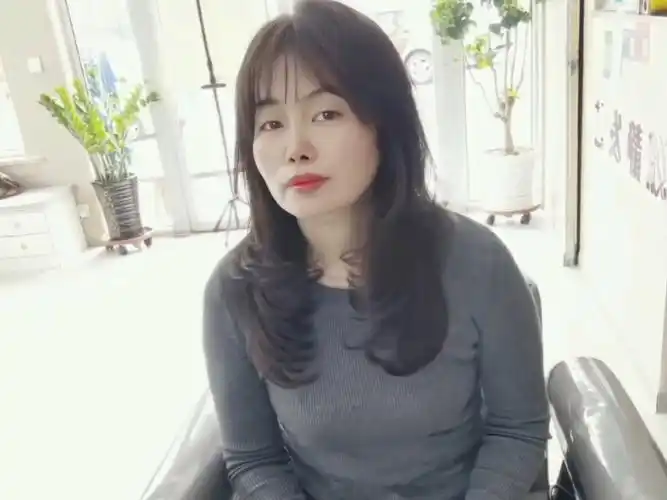 国字脸女生适合的烫发