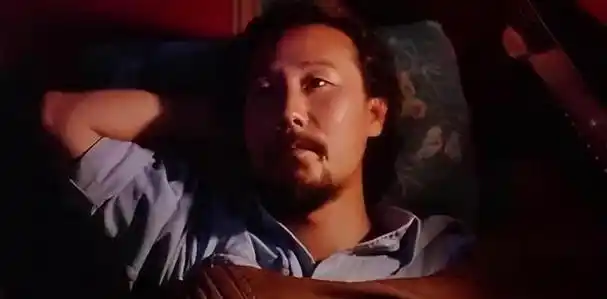 外表憨厚老实,实则风流的歌手腾格尔,年近40无车无房嗜酒如命!