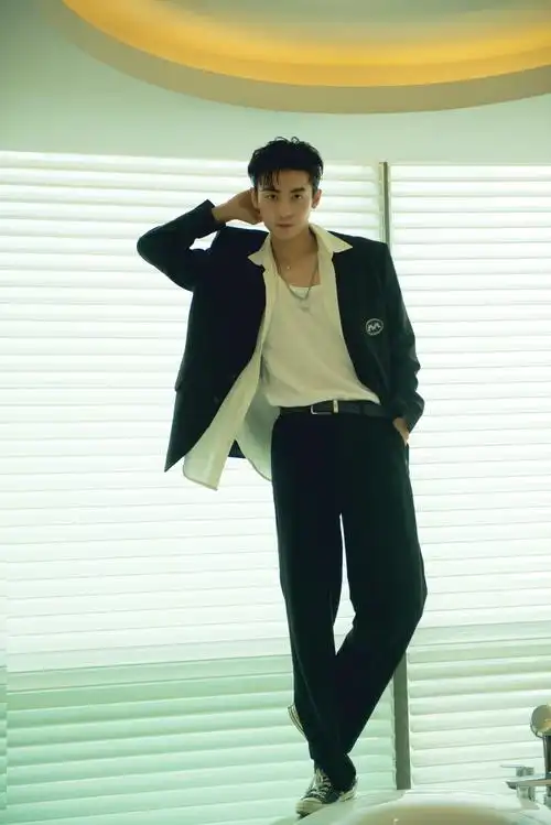 《酒店实习生》甜蜜来袭 赵志伟毒舌总裁上线_手机搜狐网