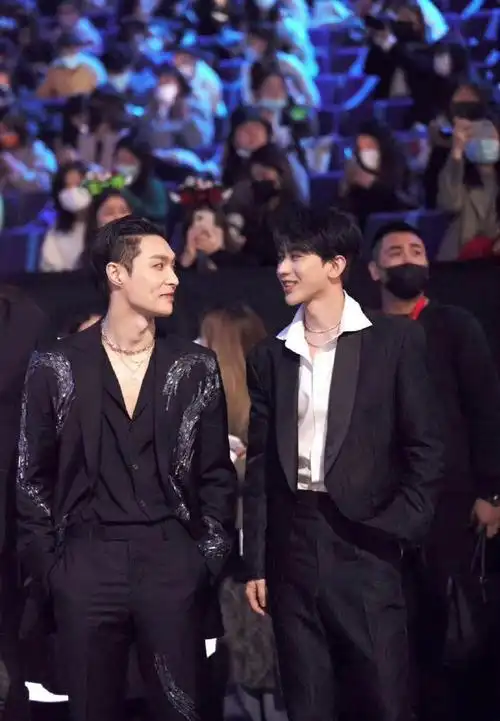 蔡徐坤张艺兴同框旧照##张艺兴蔡徐坤的同框旧照