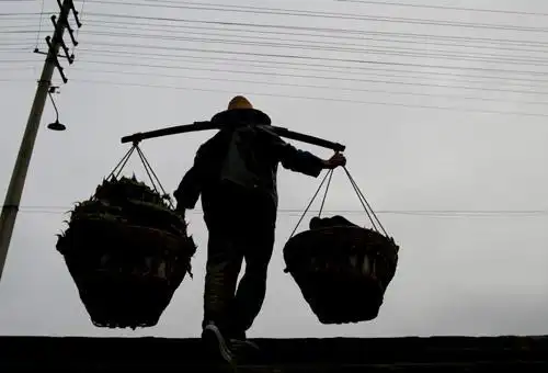 以前的人挑三四百斤,一天走上百里,这是真的吗?