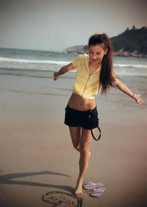 angelababy早期沙滩写真,这个身材也太好了吧