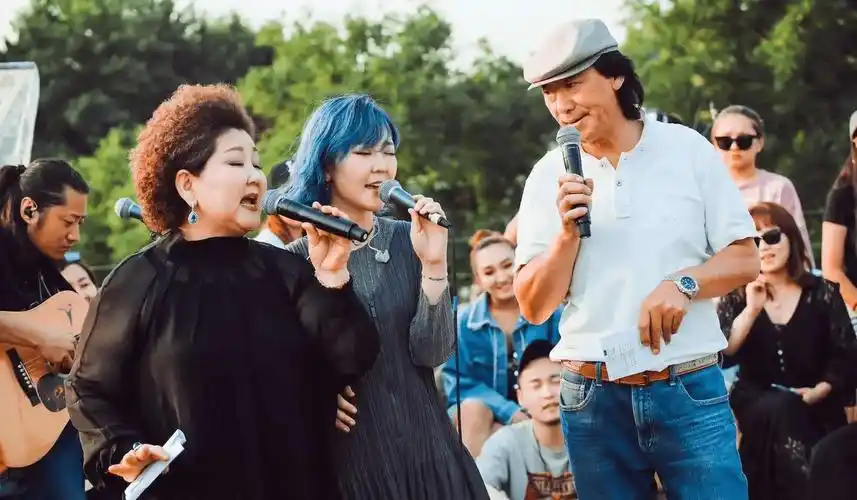 原创布仁巴雅尔病逝4年遗孀乌日娜的选择令人泪目