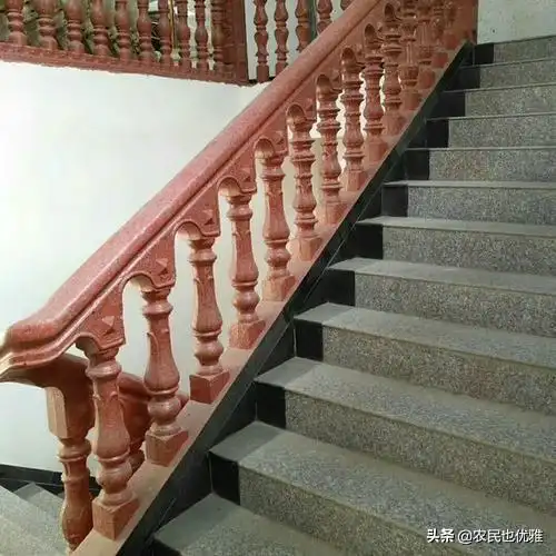 头条问答 - 自建房楼梯扶手用什么材质划算?(爱唯铜艺门窗的回答,0赞)