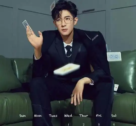 35岁季肖冰隐婚生子禁烟区当孕妻面吸烟曾和迪丽热巴演cp