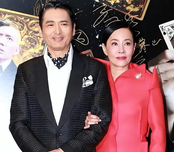 周润发老婆和前妻天差地别!一个身价几十亿,一个60岁还在拍戏