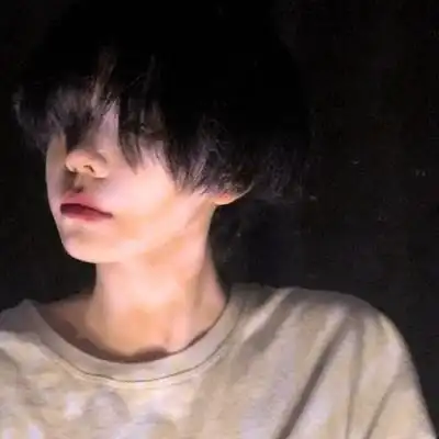 高清帅气的高冷侧颜男头图片