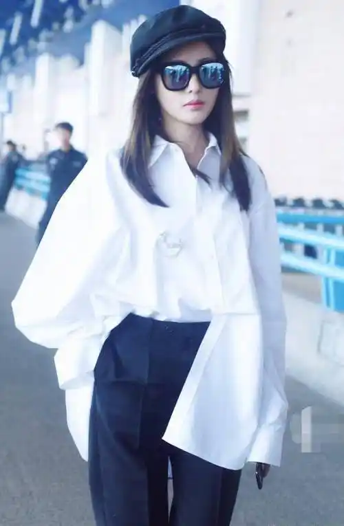 张天爱亮相机场,穿宽松牛仔裤穿出120斤即视感,却意外的时尚