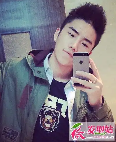 韩国男生帅气飞机头发型最新男生飞机头短发图片2