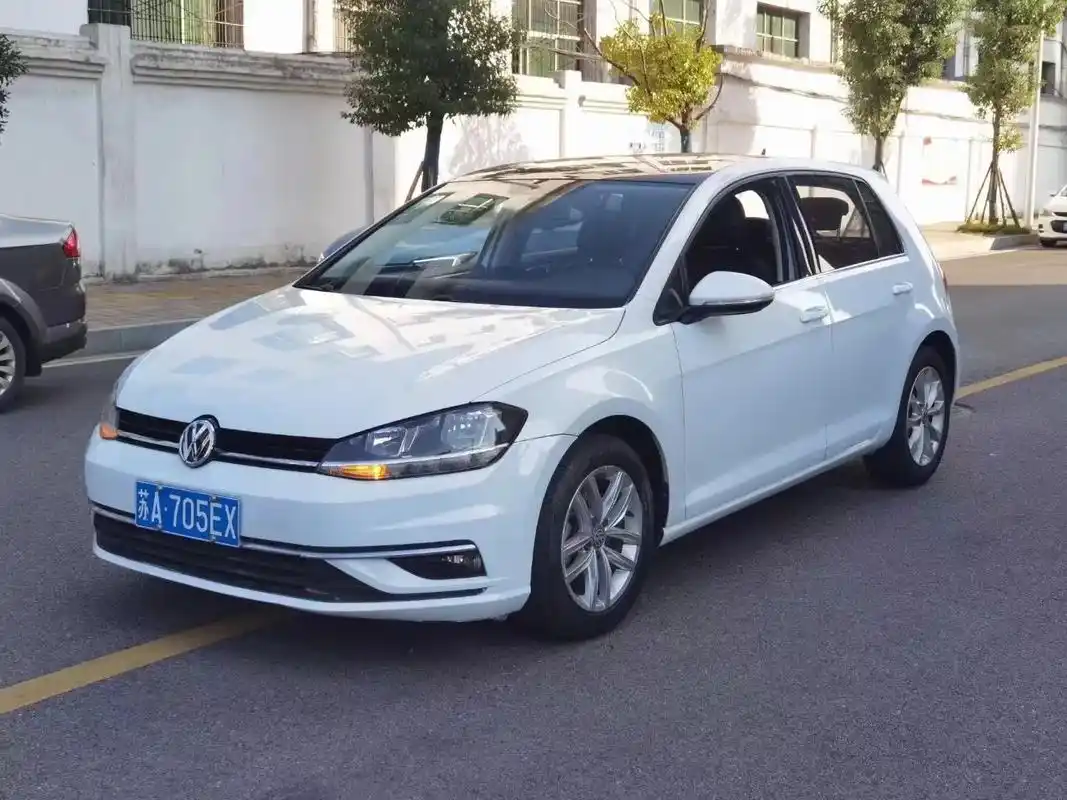 大众2019款高尔夫200tsi dsg