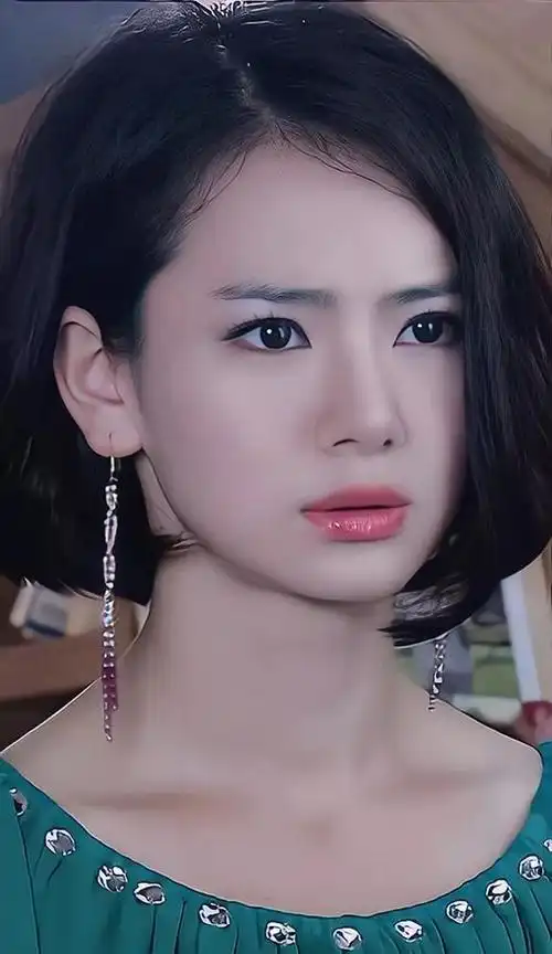 "素颜无人识"的4位女星,带妆个个貌美如花,卸妆:大姐你是谁|戚薇