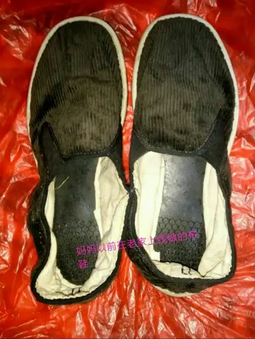 的,我妈妈手工在老家绣花美,大半年才做好一双鞋手工做的布鞋太辛苦了