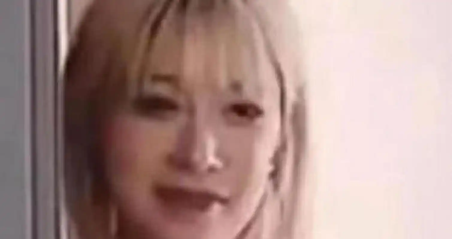 千万级网红咬米素颜照丑爆 大盘脸塌鼻子女神变大妈