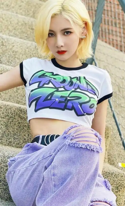 赵粤粉嫩佳人绚丽写真楚楚动人