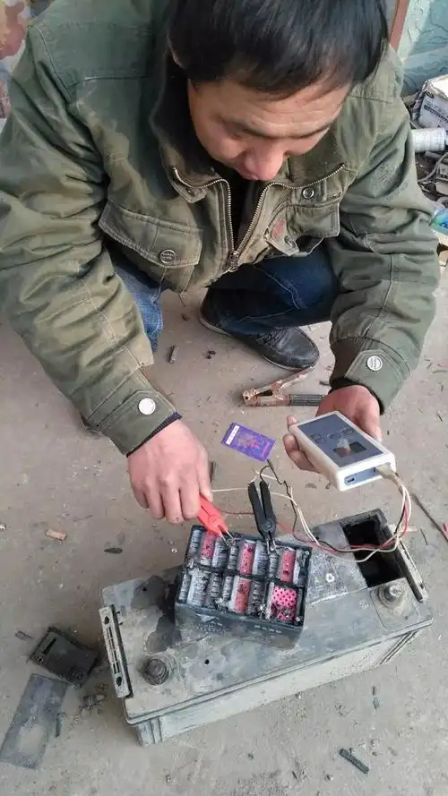 今天20170625接了一组电动车的电瓶来修复,4个16v的电瓶,发现3#电瓶一