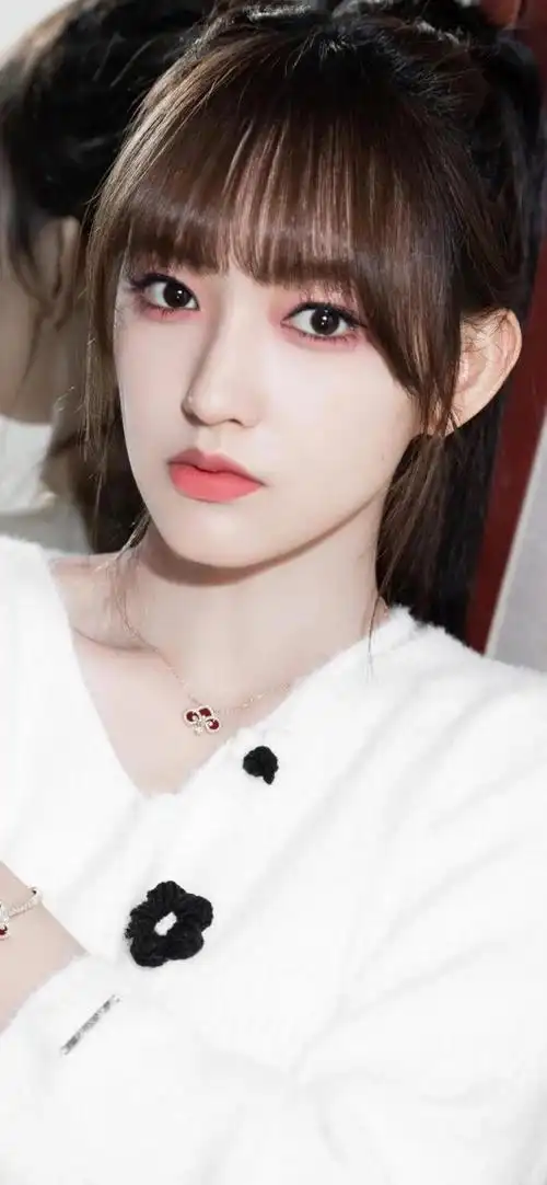 皮肤白皙青春靓丽程潇高清美图