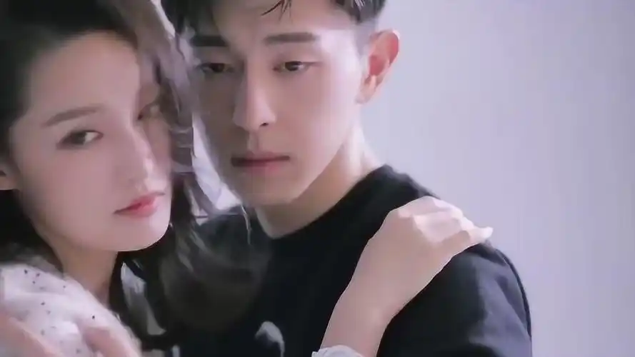 邓伦李沁合体视频来袭,甜蜜暴击,网友直呼在一起!