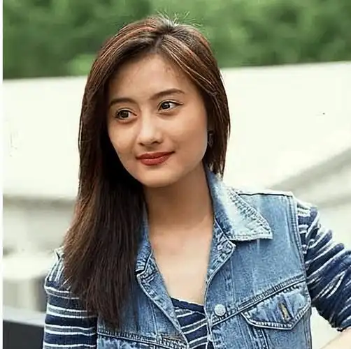 节目里陈德容和年轻演员张檬一起表演,嘉宾于正非常直白地指出她的演