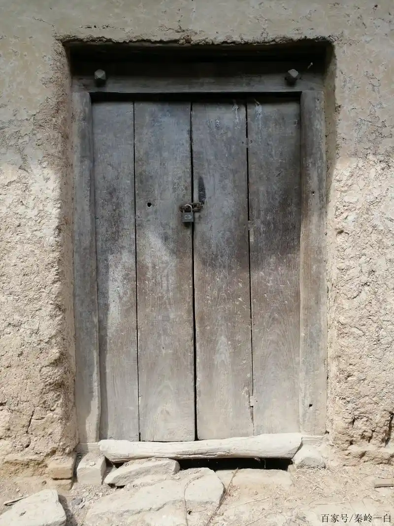 49张老宅大门的照片,有没有让你想起小时候回家的路?