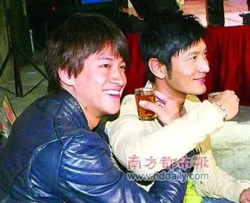 泡沫之夏黄晓明何润东独家声明破不和传闻