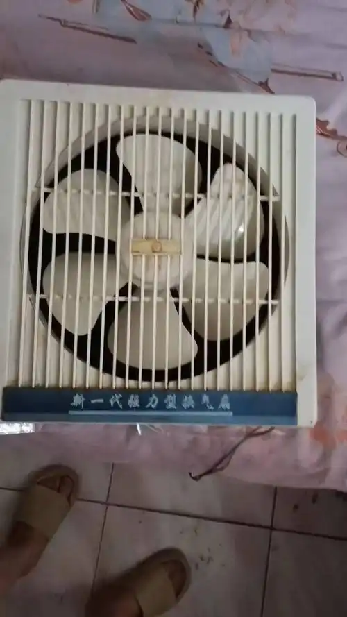 1,米多牌新一代强力型换气扇.20元转让3一个老板椅子.